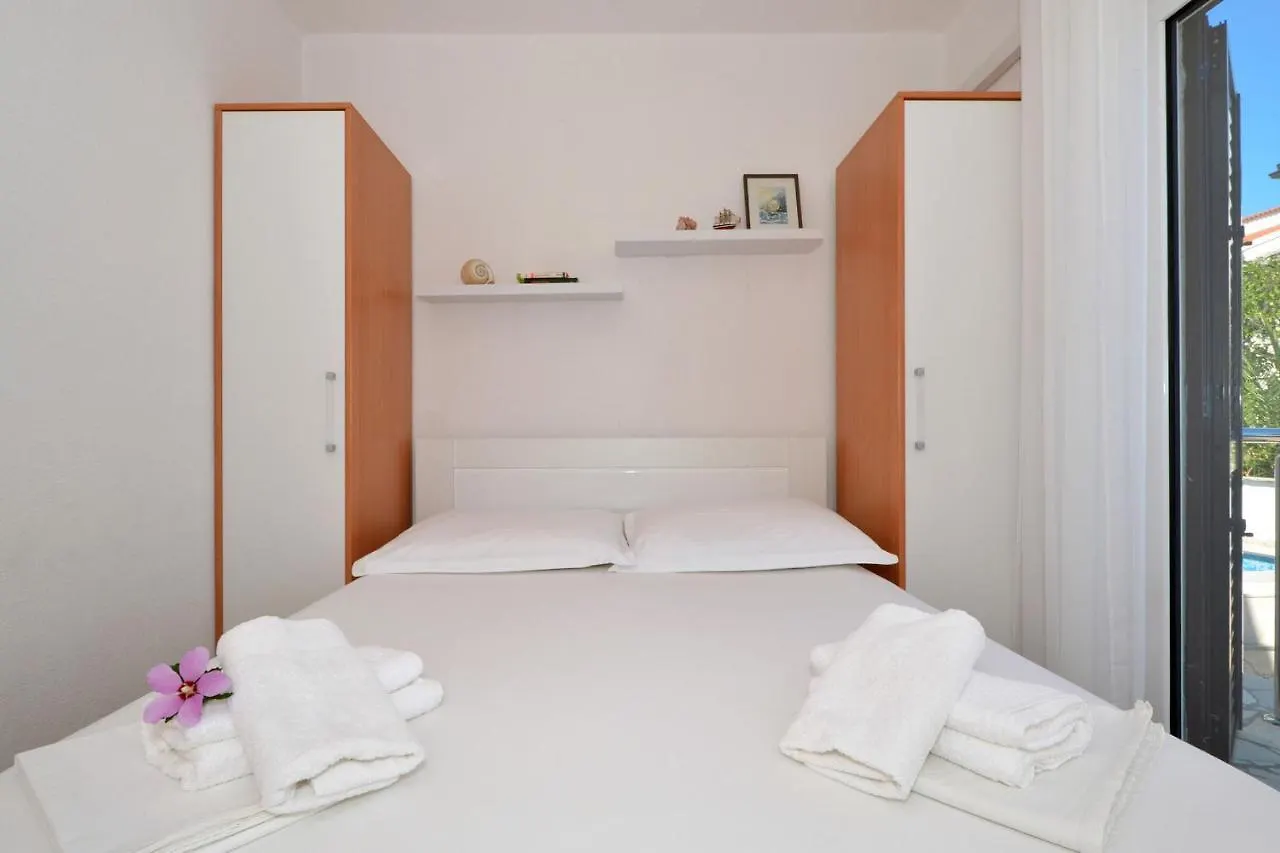Apartments Inge Seget Vranjica
