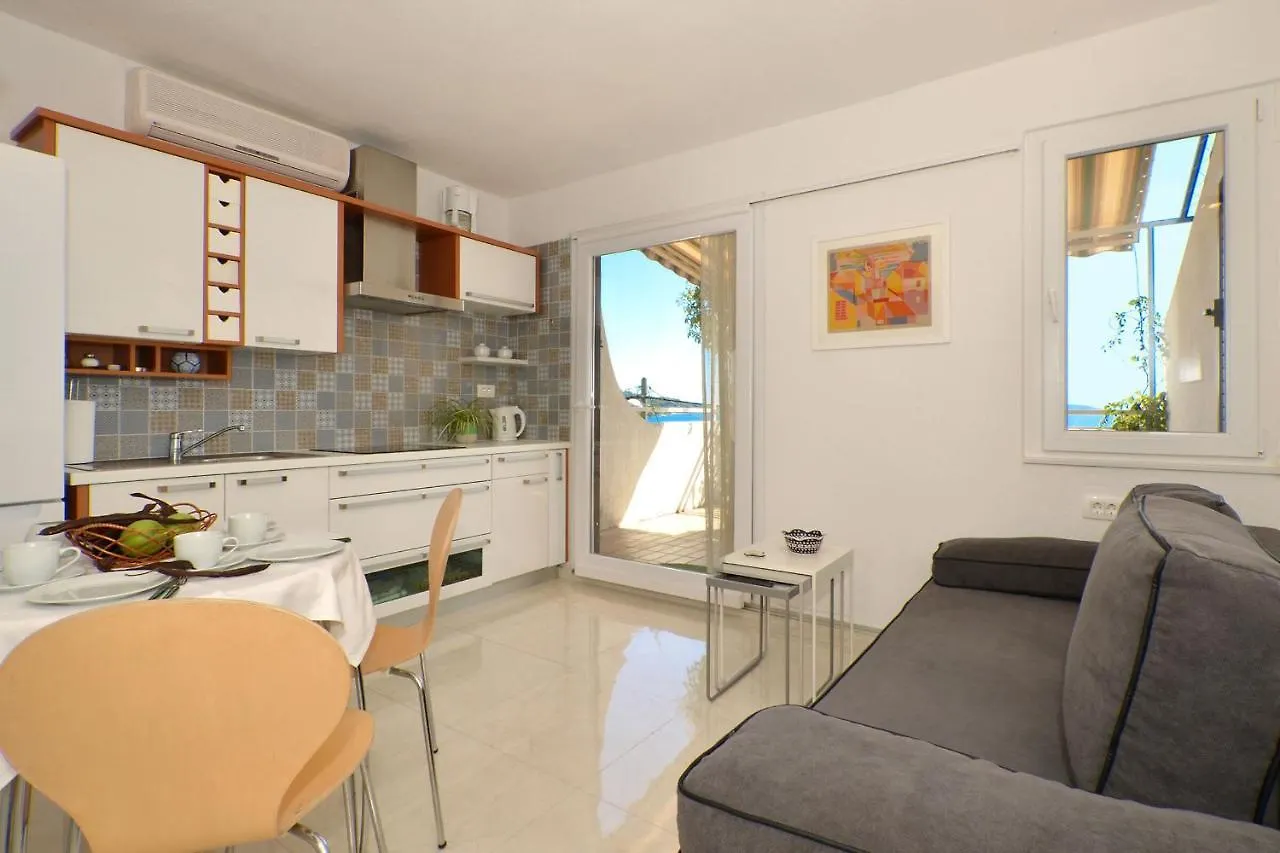 Apartments Inge Сегет-Враница 0*,